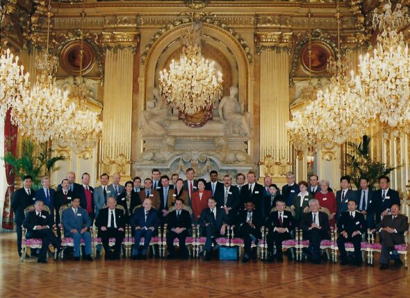 Réunion OMS sur l’auriculothérapie en 1990 organisée conjointement par le GLEM et l’OMS.