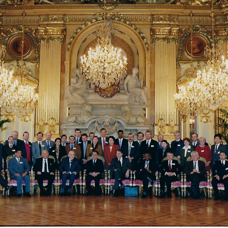 Réunion OMS sur l’auriculothérapie en 1990 organisée conjointement par le GLEM et l’OMS.