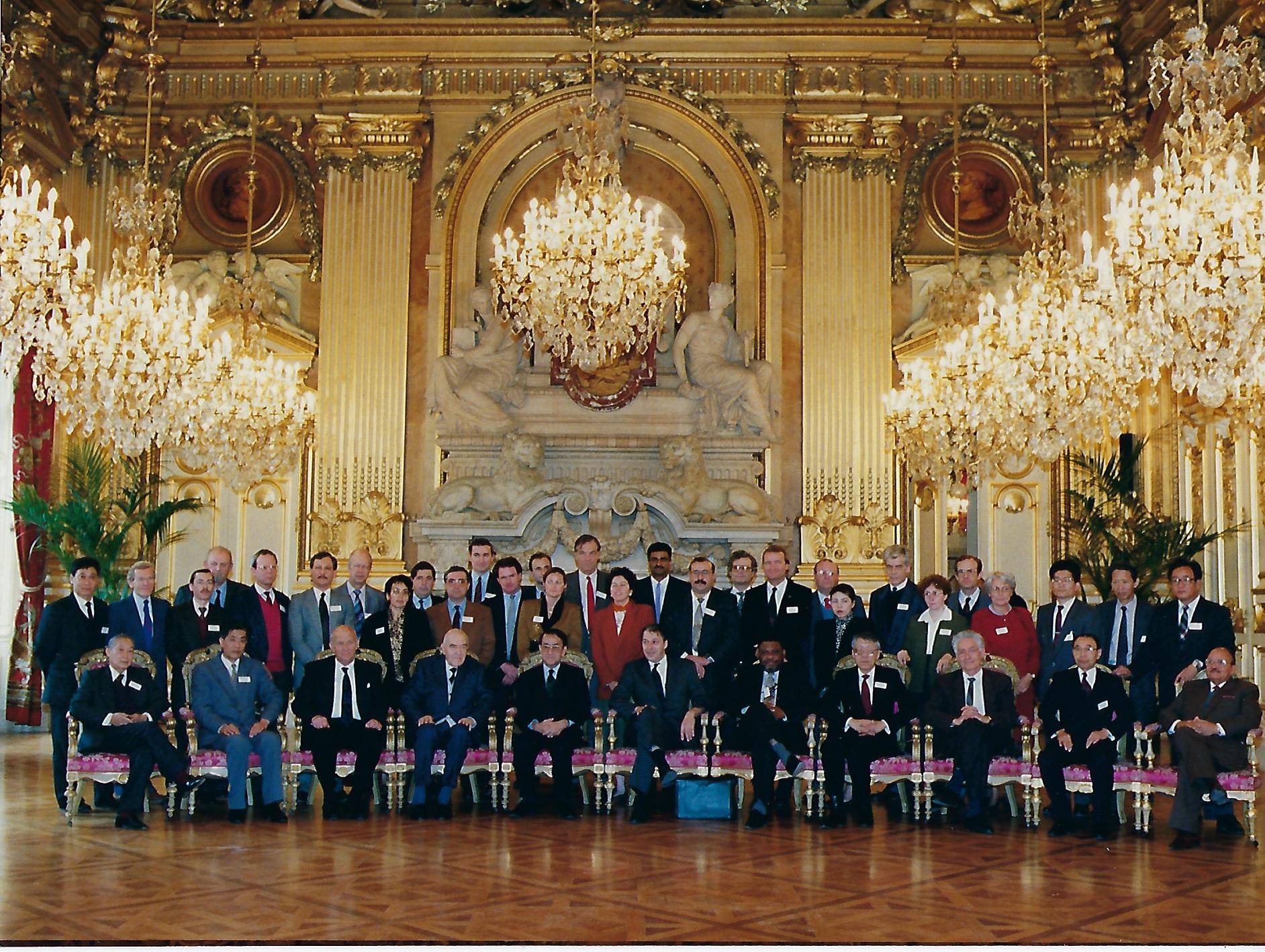 Réunion OMS sur l’auriculothérapie en 1990 organisée conjointement par le GLEM et l’OMS.